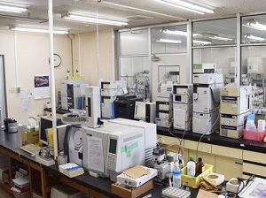 環境分析エア・ウォーター・ガスプロダクツ（旧薬化） 分析機械室